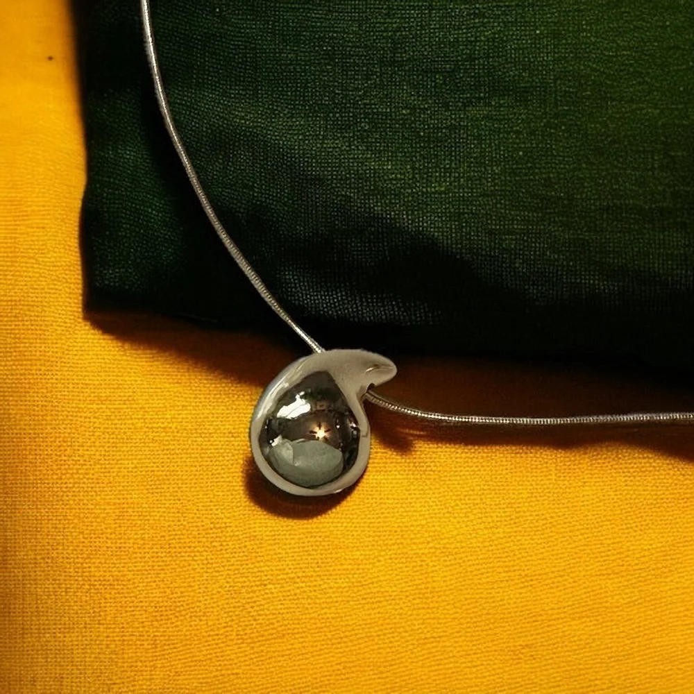 NEW Goldtone Contemporary Modern Water Drop Pendant Necklace